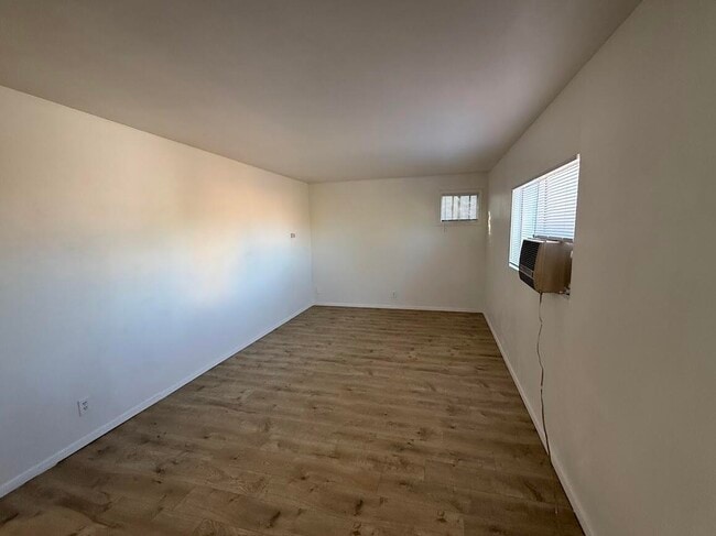 Building Photo - 310 La Veta Dr