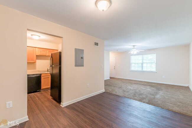 Building Photo - 990 Sexton Dr