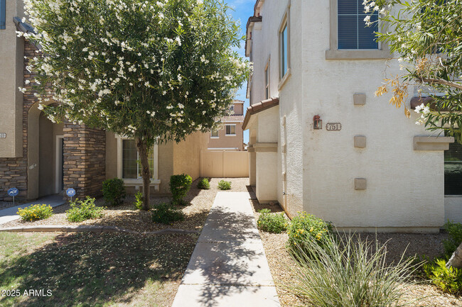 Building Photo - 751 N Port Dr
