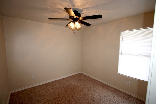 Building Photo - Great College Station Home Near Parks