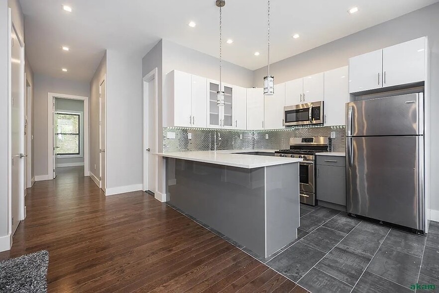 Building Photo - 417 Manhattan Ave