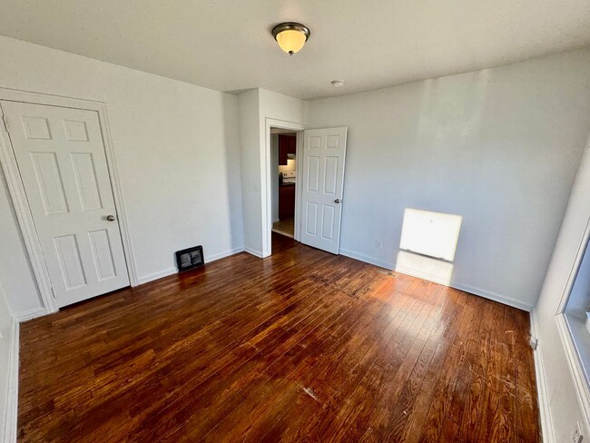 Building Photo - 5 Bedroom House - Available for Fall 2026 - Across from EMU!