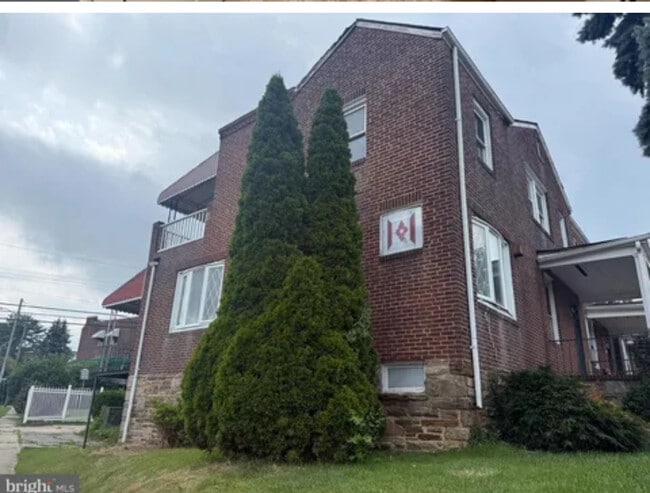 Primary Photo - 3701 Columbus Dr