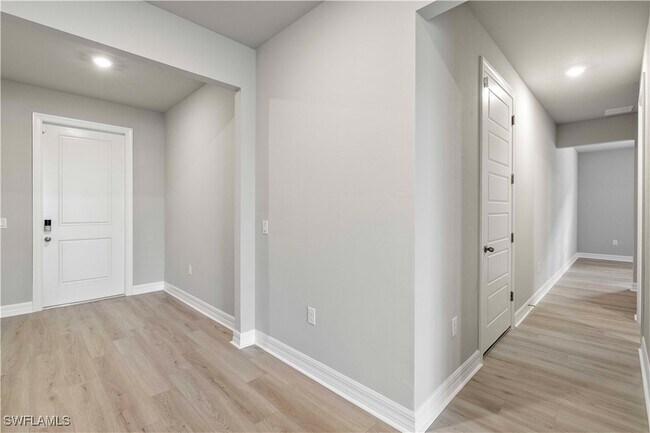 Building Photo - 16420 Seven Lks Ave