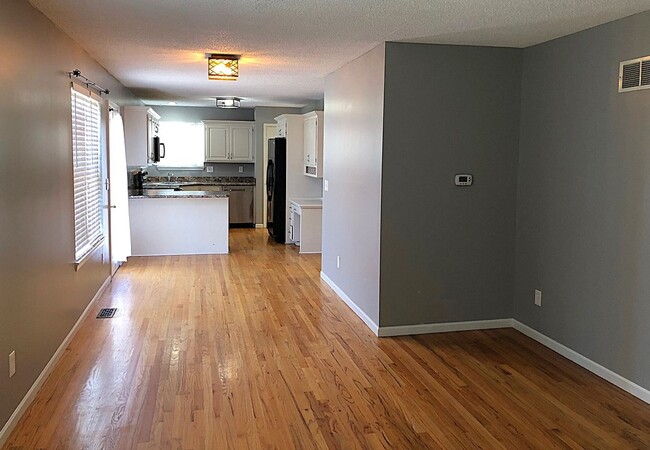 Building Photo - COMING SOON!! 5 Bed, 3.5 Bath, Pet Friendly!!