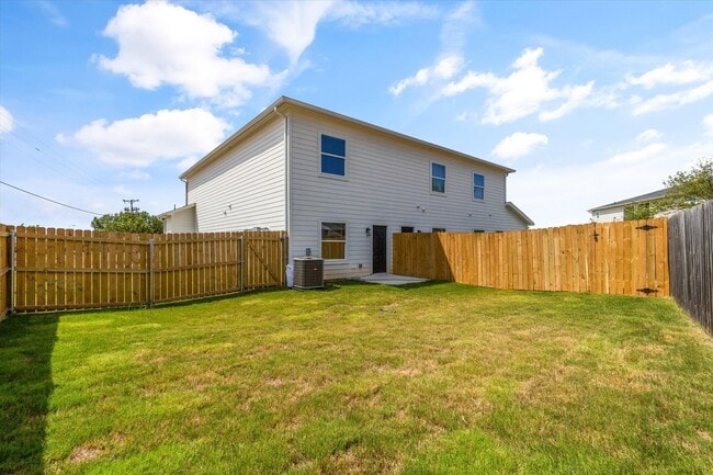 Building Photo - 1402 Courtney Pl