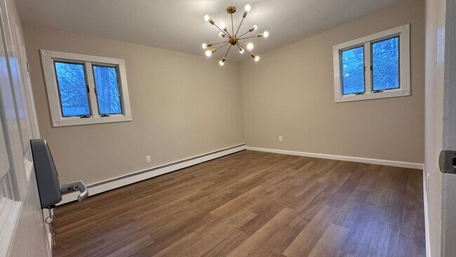 Building Photo - 20 Poplar Pl