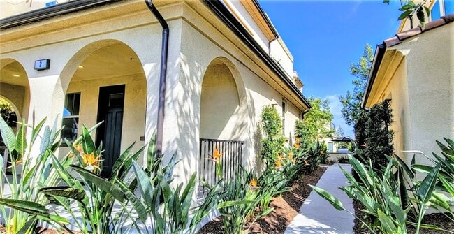 Building Photo - 2 Adelfa St