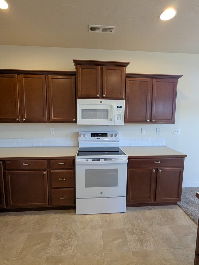 Building Photo - 3667 SW Pumice Stone Ave