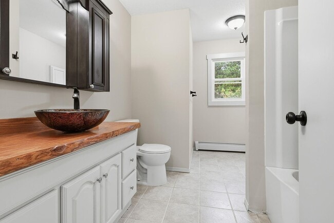 Building Photo - 1681 Mahogany St