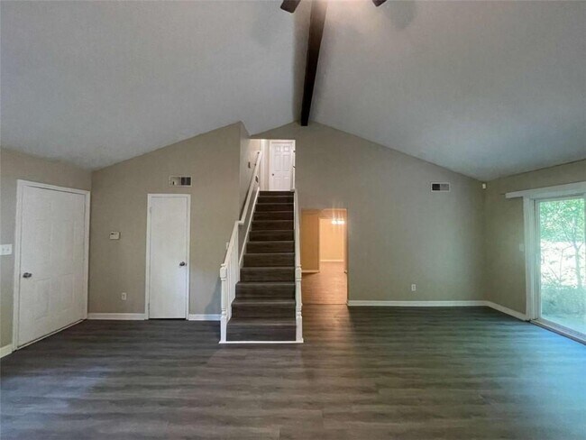 Building Photo - 55 Hunt Ridge Dr