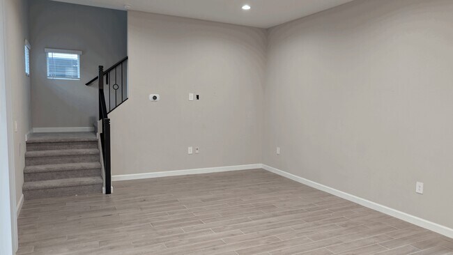 Building Photo - 4854 E Shady Glen Ave