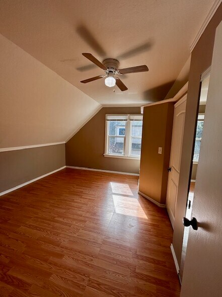 Building Photo - 320 S Rogers St