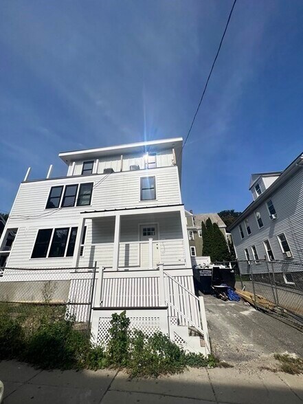 Building Photo - 25 Atkins St