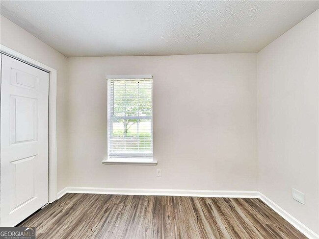 Building Photo - 244 Hale Haven Dr