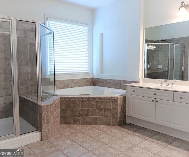 Building Photo - 214 McLaren Gates Dr