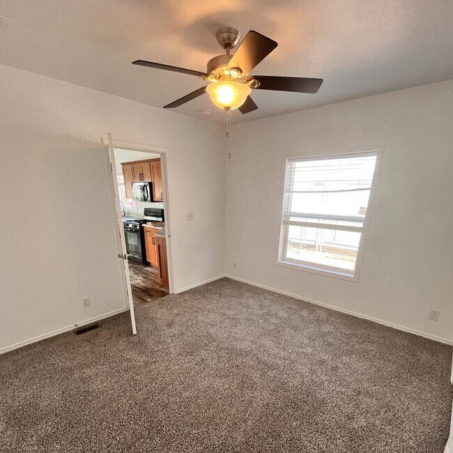 Building Photo - 4100 N Romero Rd