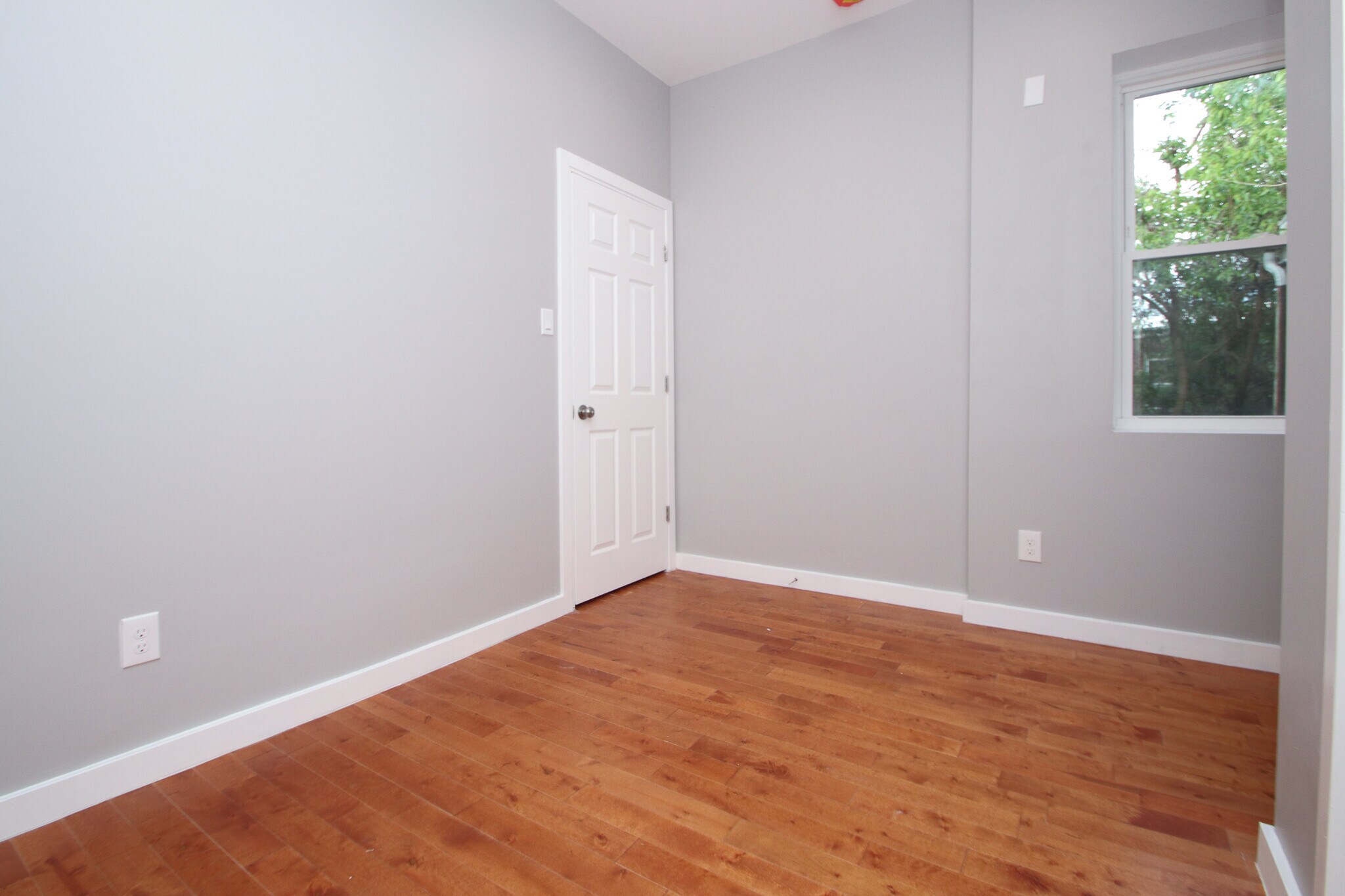 Building Photo - 3831 N Sydenham St