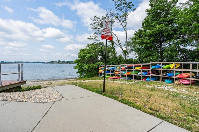 Building Photo - 35 Lipman Pl