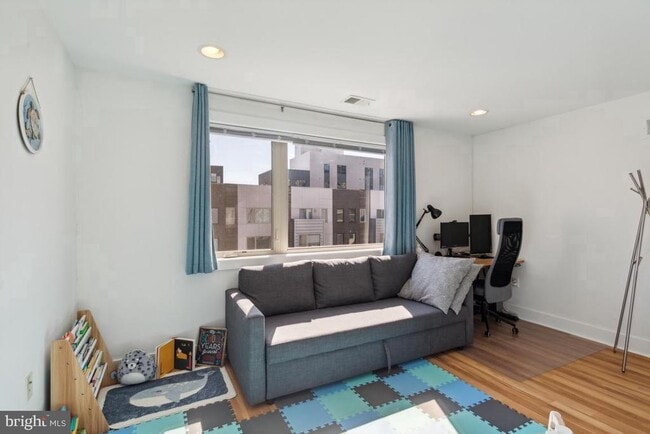 Building Photo - 1119 N Howard St