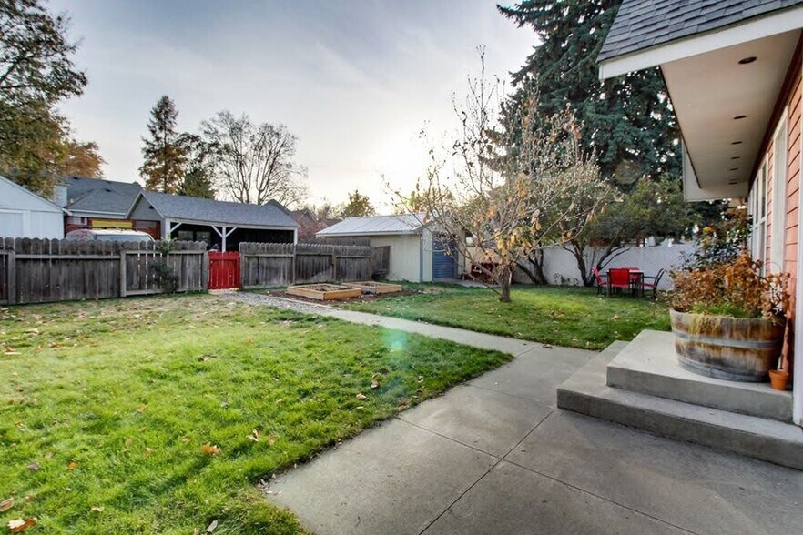 Building Photo - 1128 Hobson St