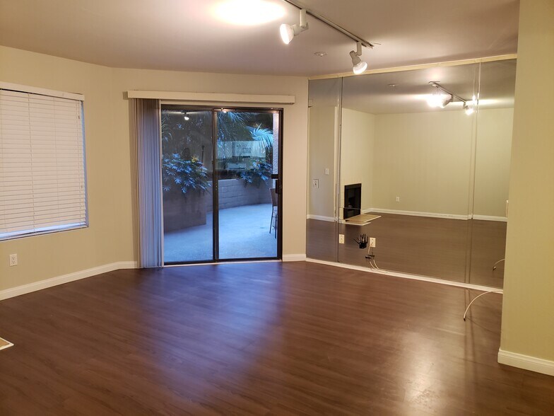 Building Photo - 550 Orange Ave