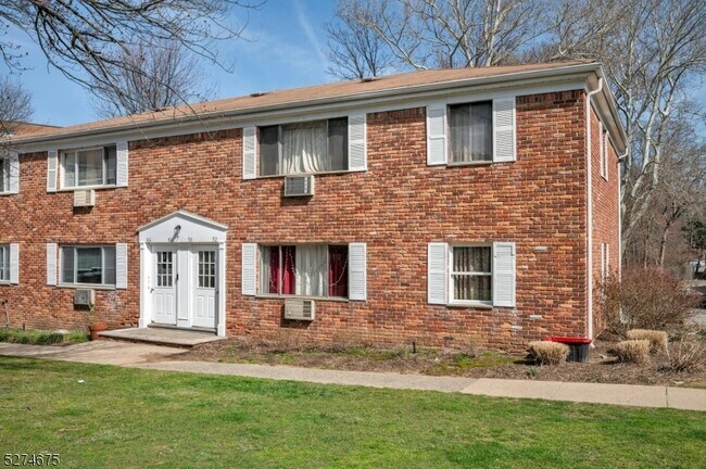 Building Photo - 180 Littleton Rd