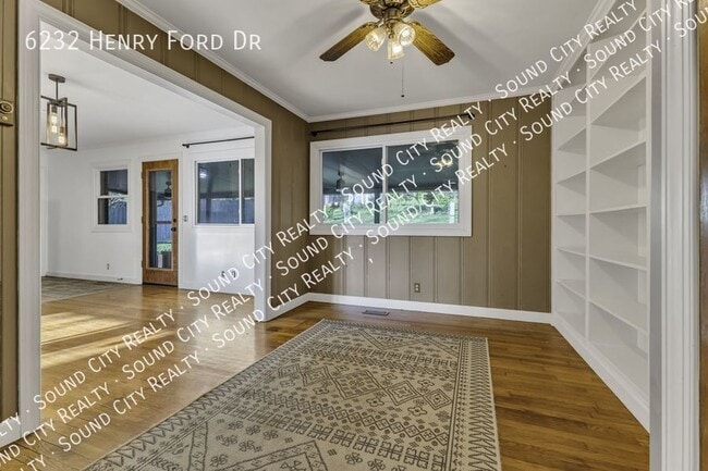 Building Photo - 6232 Henry Ford Dr