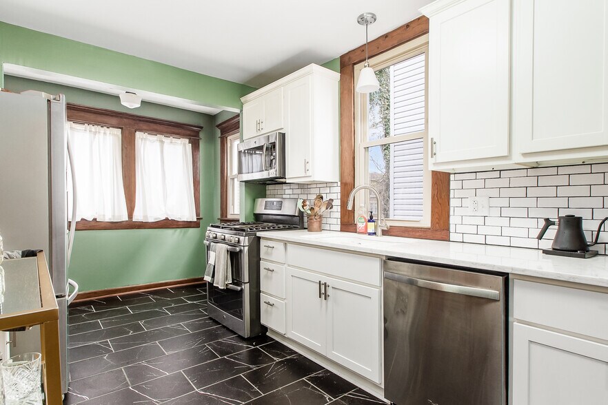 Kitchen - 234 E 7th Ave