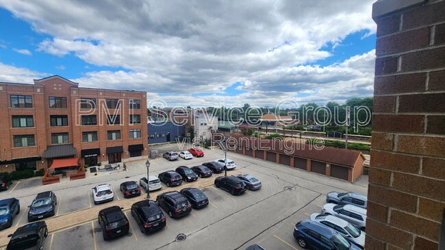 Building Photo - 123 W St Charles Rd