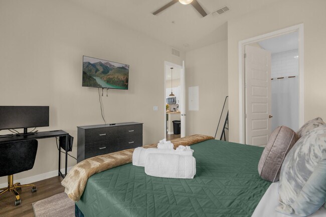 Building Photo - 1223 E Plant St