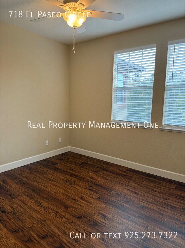 Building Photo - 718 El Paseo Cir