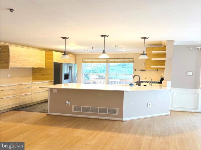 Primary Photo - 9 Essex Ct