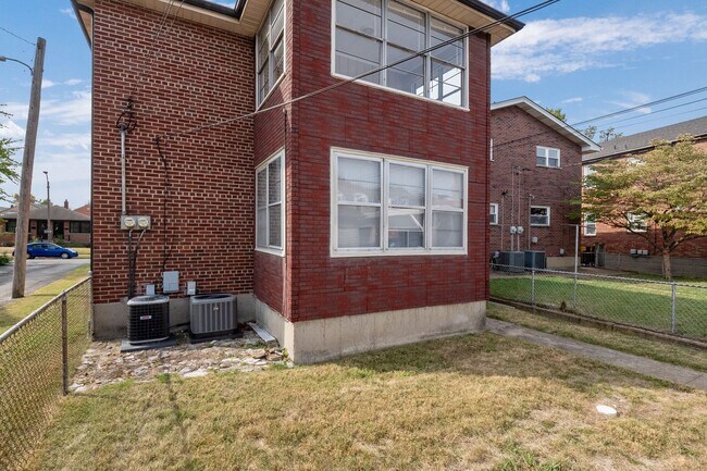 Building Photo - 4957 Miami St