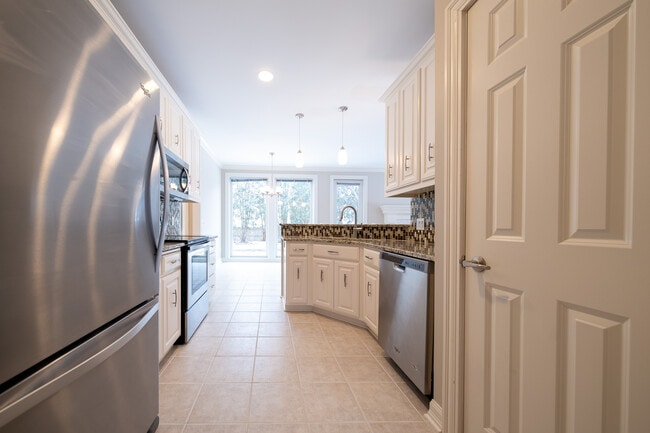 Building Photo - 3290 N Shore Dr