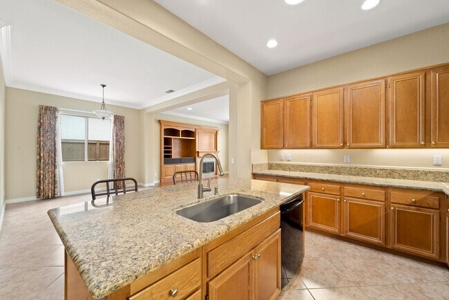 Building Photo - Beautiful & Spacious Single Level Eastlake...