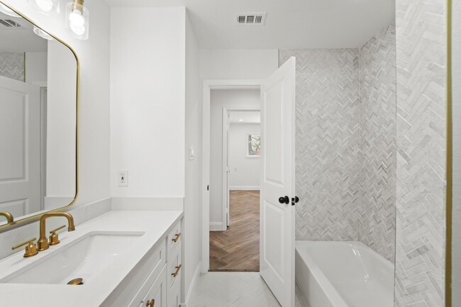 Building Photo - 10722 Lynbrook Dr