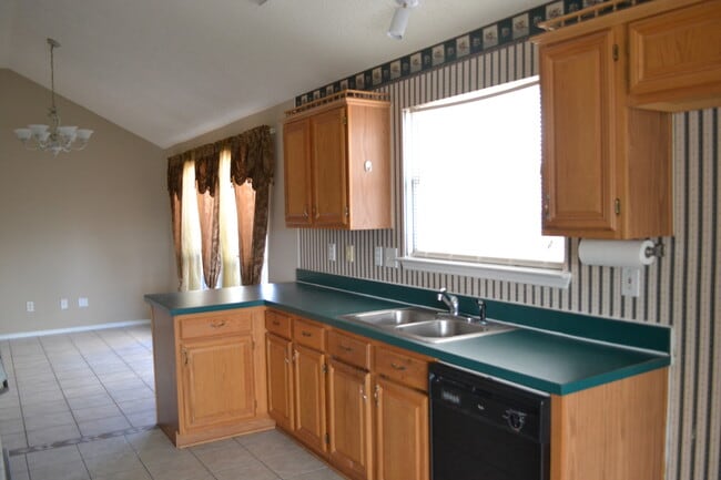 Building Photo - House For Lease in Arlington