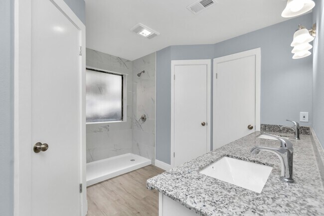 Building Photo - 3514 Summit Ln