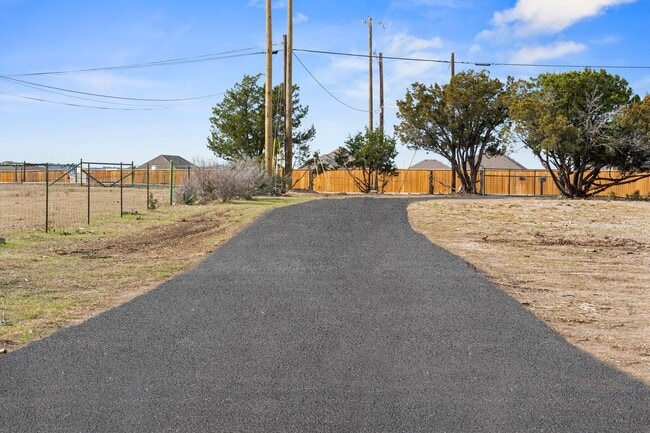 Building Photo - 2-5 ACRES IN HARKER HEIGHTS! FOUR BEDROOMS...