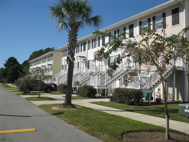 Building Photo - Spacious Two Story, Quiet Neighborhood