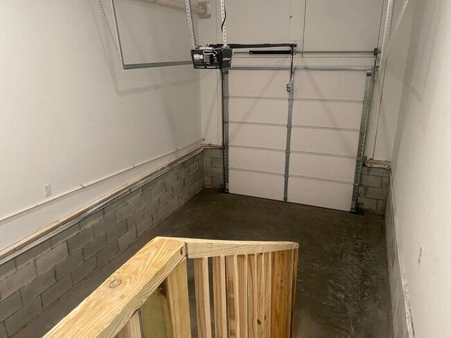 Building Photo - Newer Contruction - 3 Bed 3.5 Bath 3 Stories!