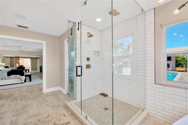 Building Photo - 807 Snug Island