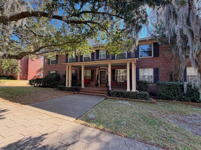 Building Photo - Charming 2 Bedroom, 1 Bathroom Updated Condo in the Heart of Avondale