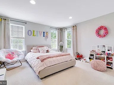Building Photo - A stunning end-unit carriage home with an ...