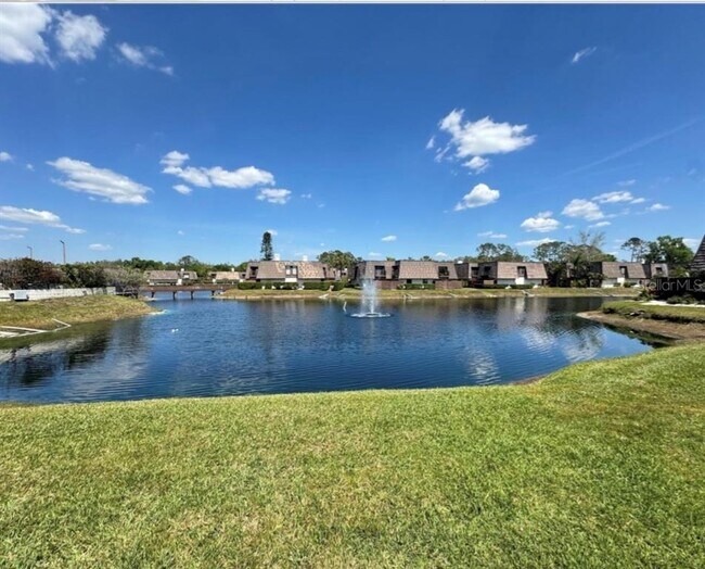 Building Photo - 15423 W Pond Woods Dr