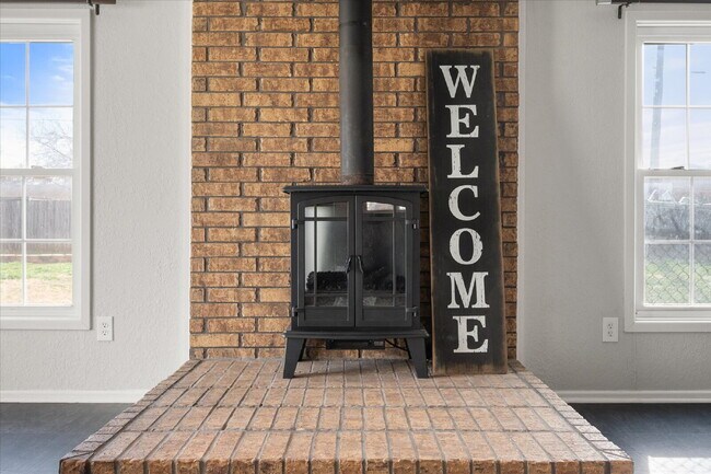 Building Photo - Fully Furnished Long-Term Rental!!