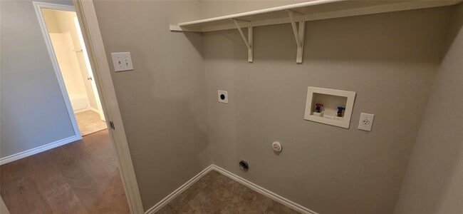 Building Photo - 204 Quail Hollow Dr