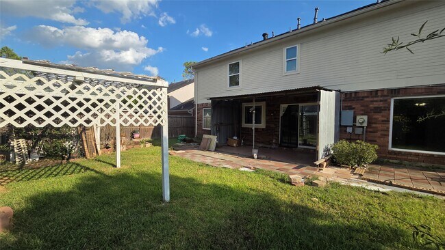 Building Photo - 15006 Delbarton Dr