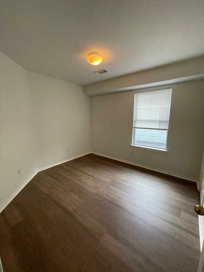 Building Photo - 2926 Loganberry Park Ln